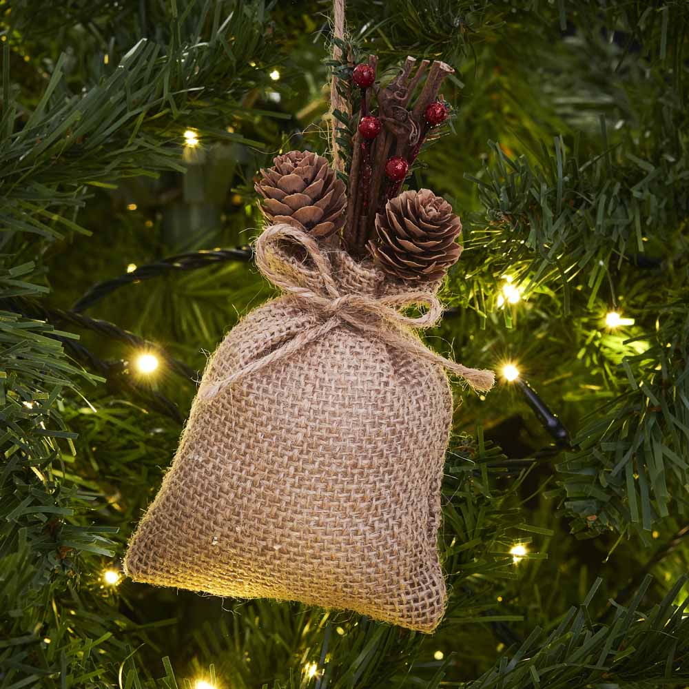 Wilko Cosy Hessian Gift Sack Christmas Decorations 6 Pack Image 3