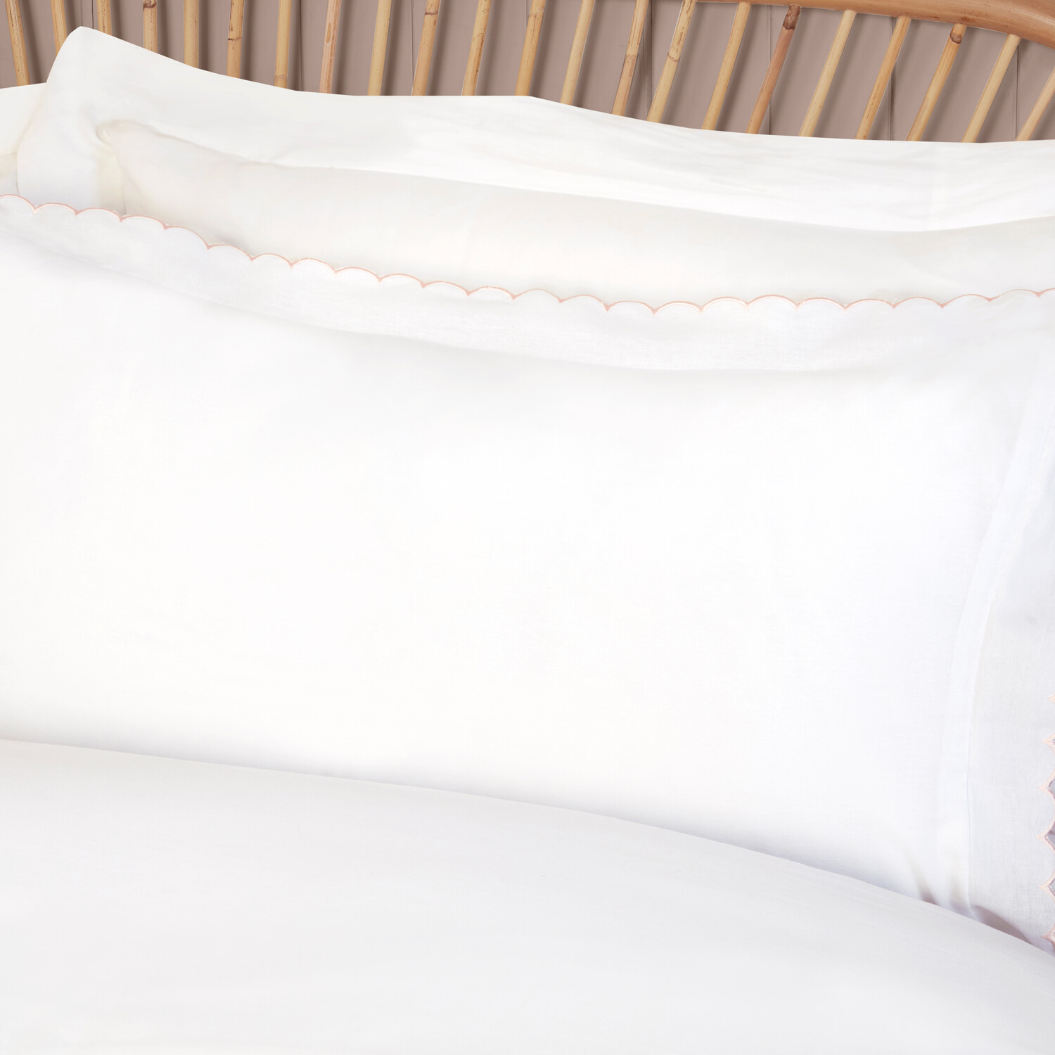 Scallop Edge Duvet Set Blush Superking Image 3