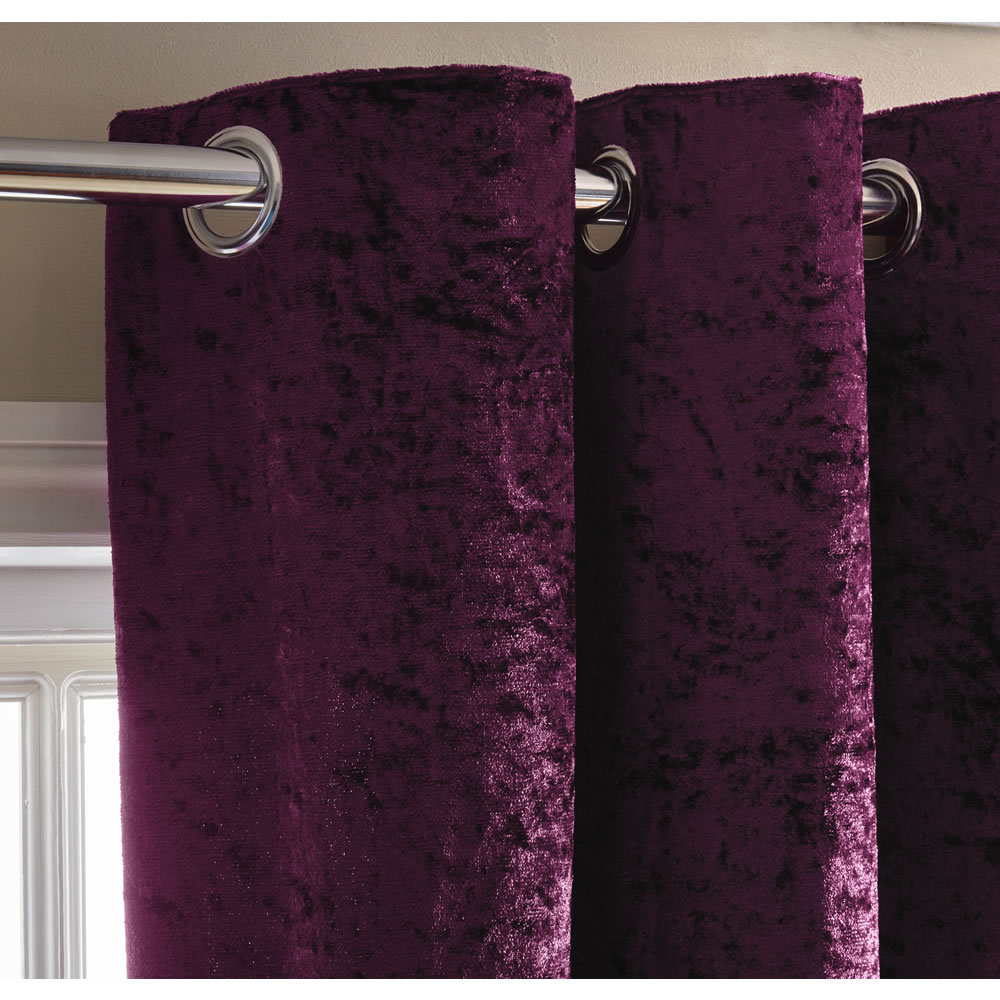 Wilko Plum Crushed Velvet Effect Lined Eyelet Curtains 167 W x 137cm D Image 2