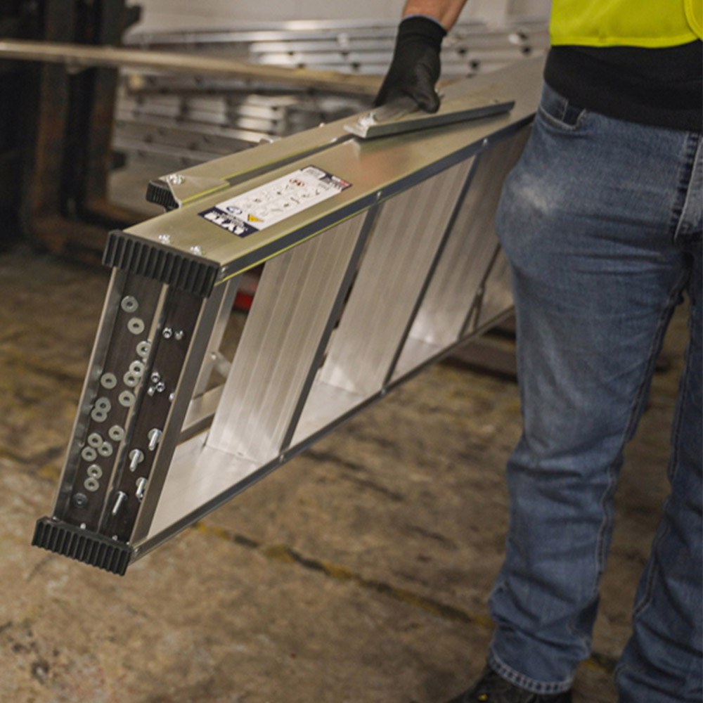 Lyte Ladders and Towers MagnaStep 5 Tread Aluminium Swingback Step Ladder Image 6
