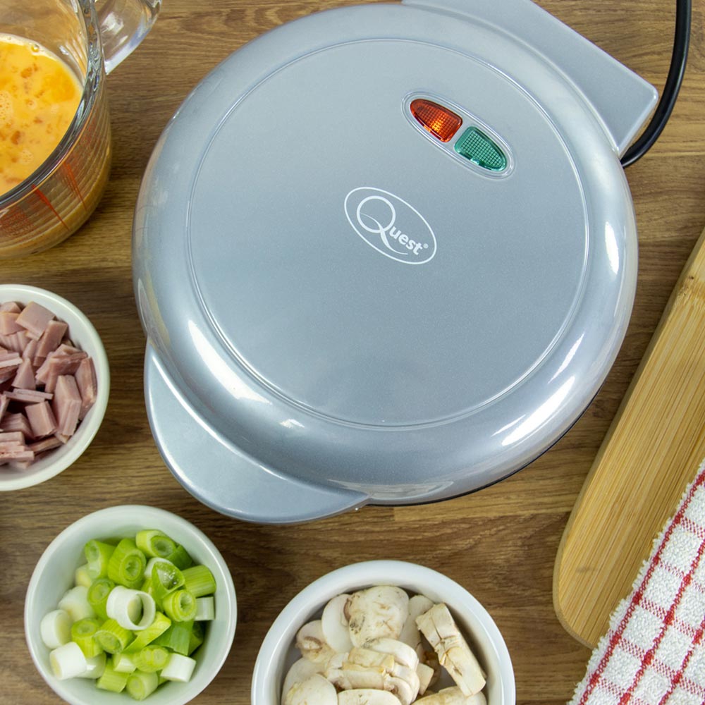 Quest Black Non Stick Omelette Maker 750W Image 4