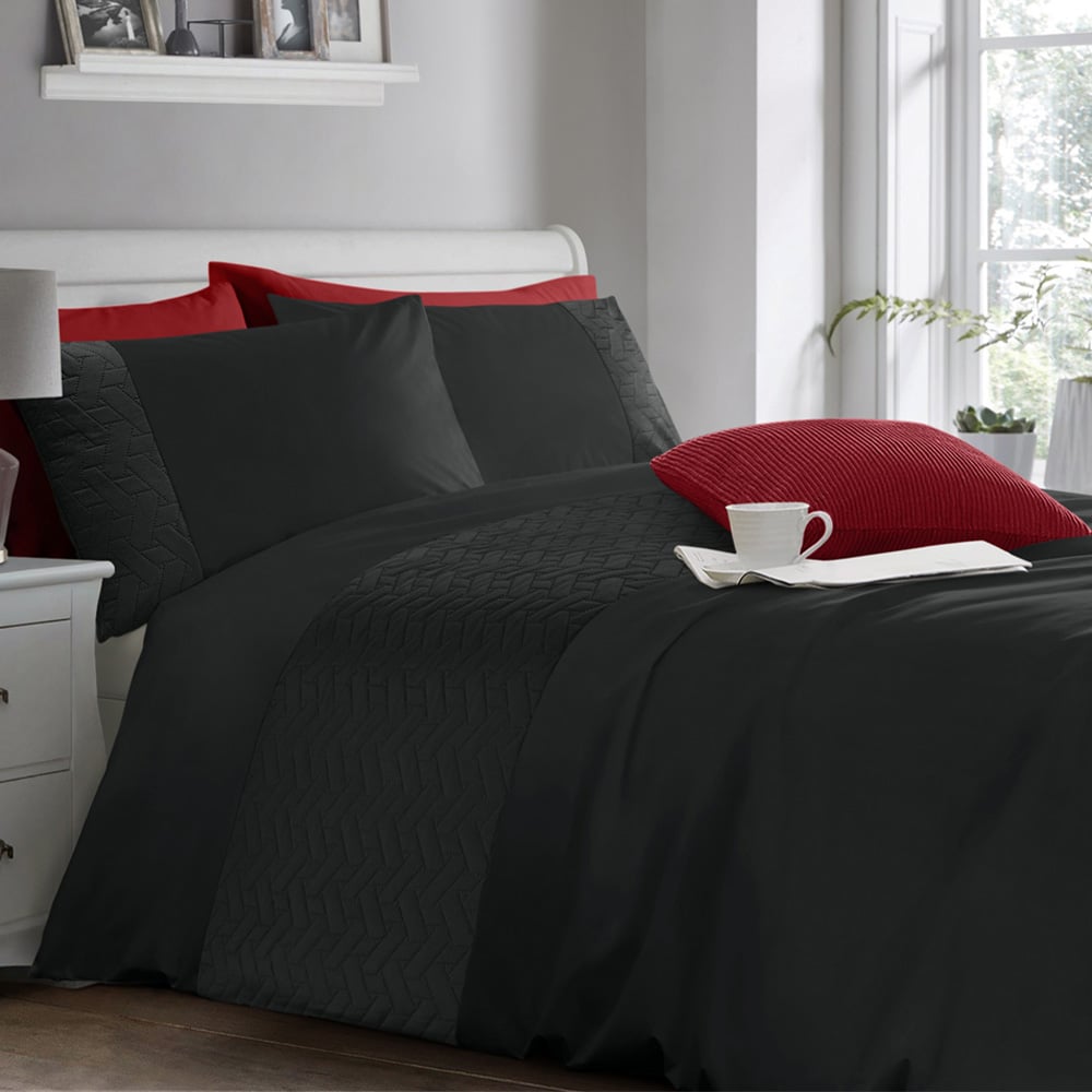 Velosso Super King Size Black Quilted Geo Duvet Set Image 1