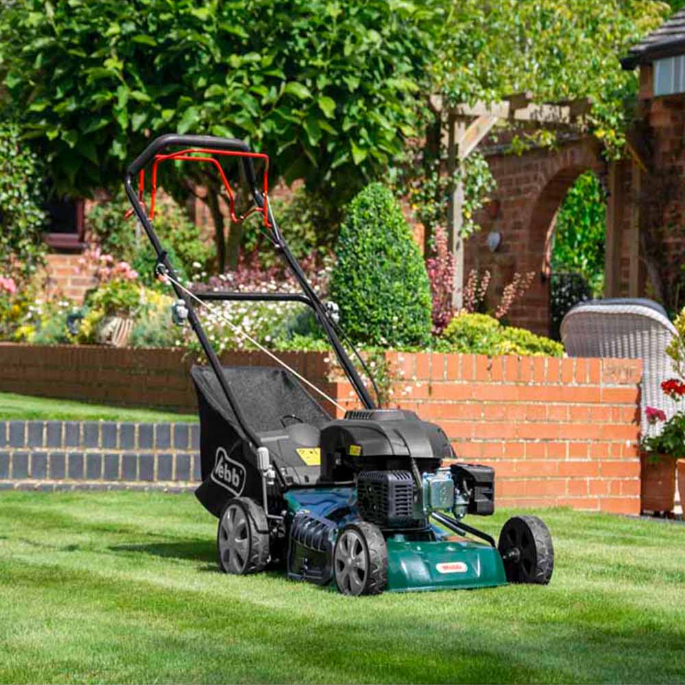 Webb WER460SP 141cc Classic Self Propelled 46cm Petrol Rotary Lawnmower Image 3