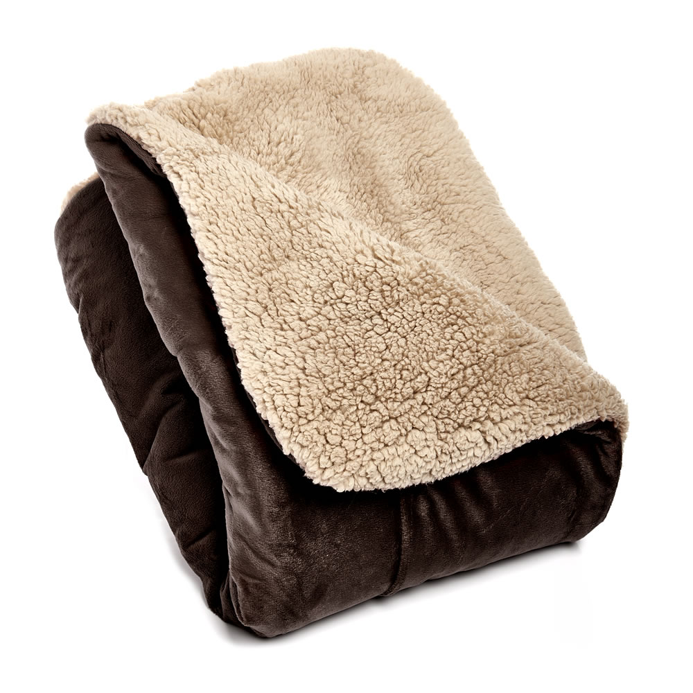 Single Wilko Pet Blanket 75 x 110cm in Assorted styles Image 5