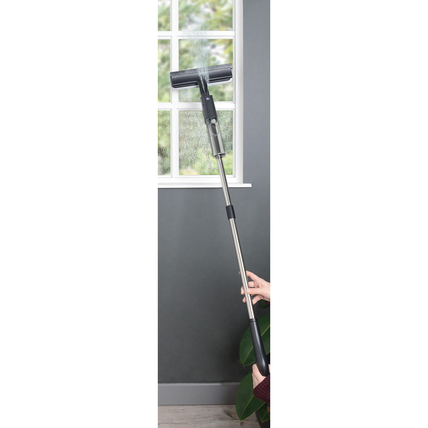 Spray Window Squeegee - Black Image 4