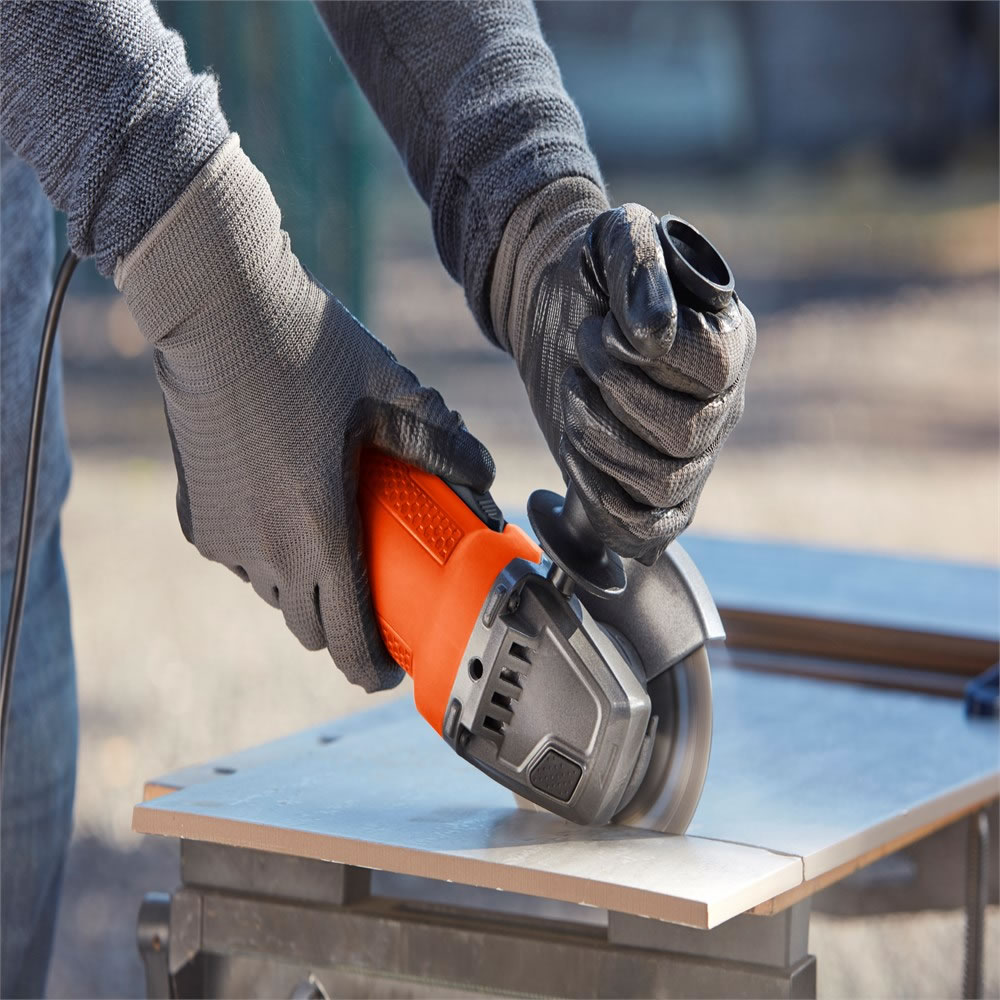 Black & Decker Angle Grinder 5 Disc 710W 155mm Wilko