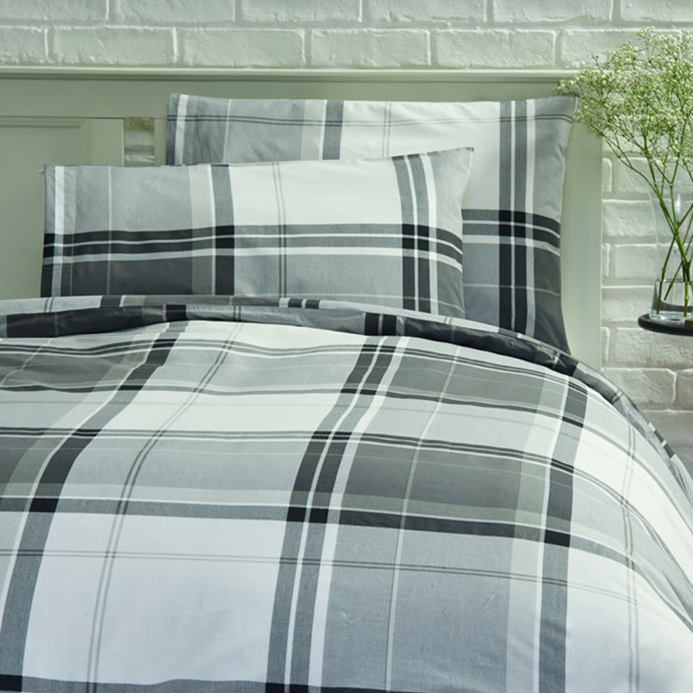 Wilko King Size Checked Black and Grey 144 Thread Count Duvet Set Image