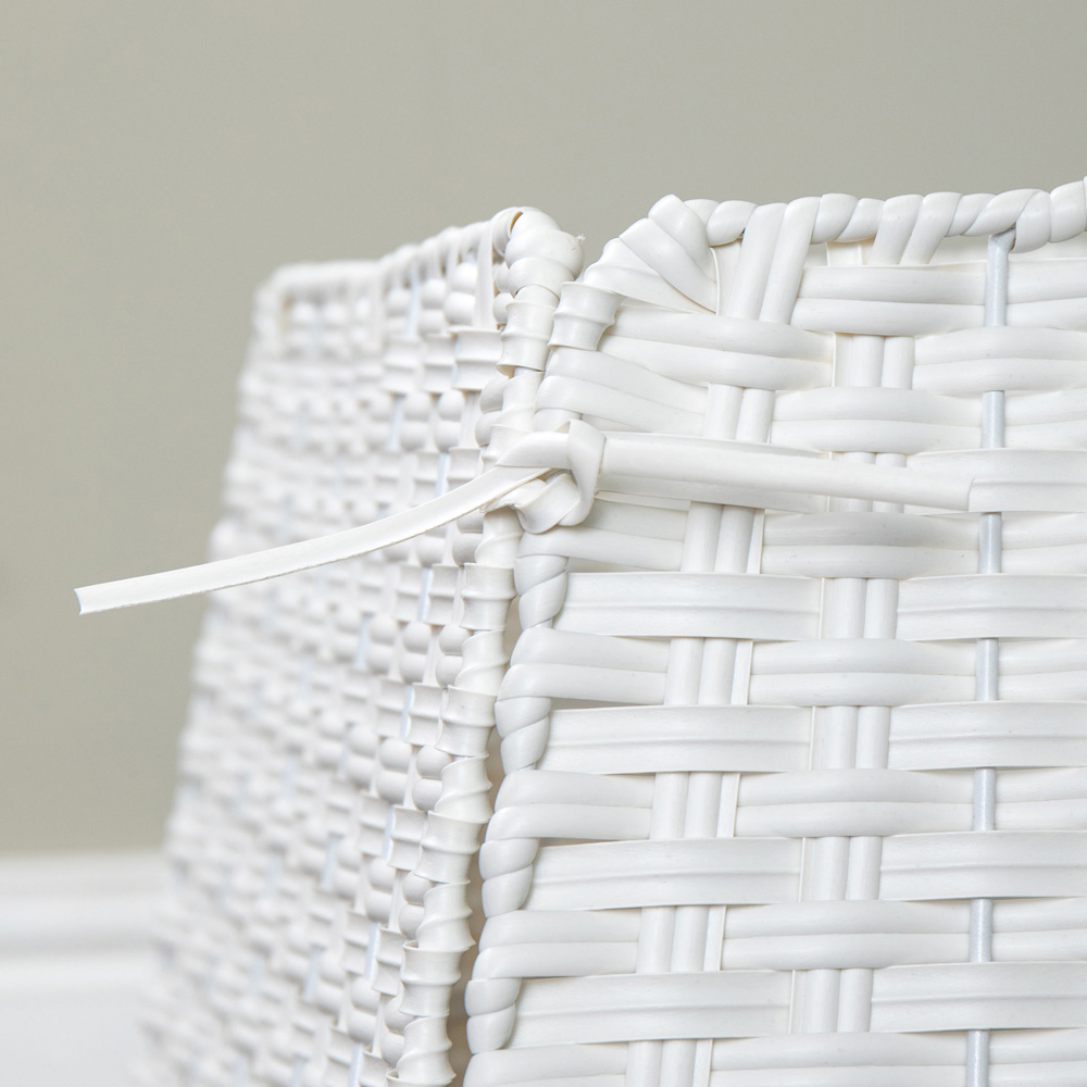 Samuel Alexander White Foldable Faux Rattan Christmas Tree Skirt 47cm Image 7