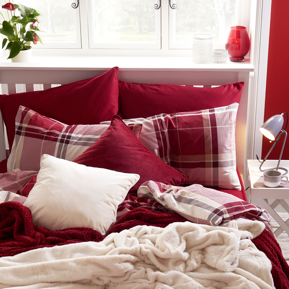 Wilko Checked Design Red King Size Duvet Set Image 4