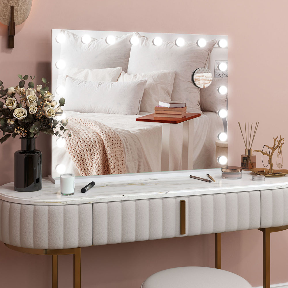 HOMCOM White LED Hollywood Vanity Mirror with 10X Magnification and USB Port 80 x 62cm Image 4
