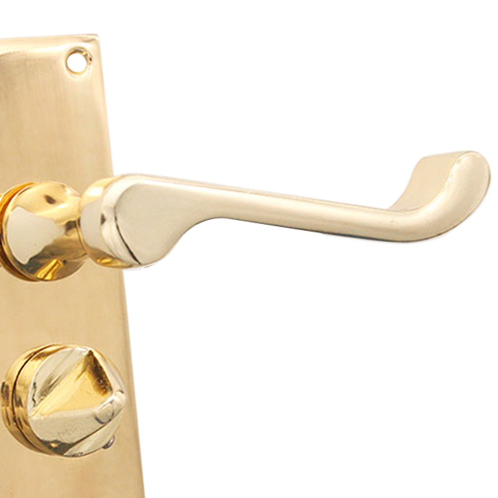 Spira Brass Victorian Polished Brass Scroll Privacy Lever Door Handle 2 Pack Image 2