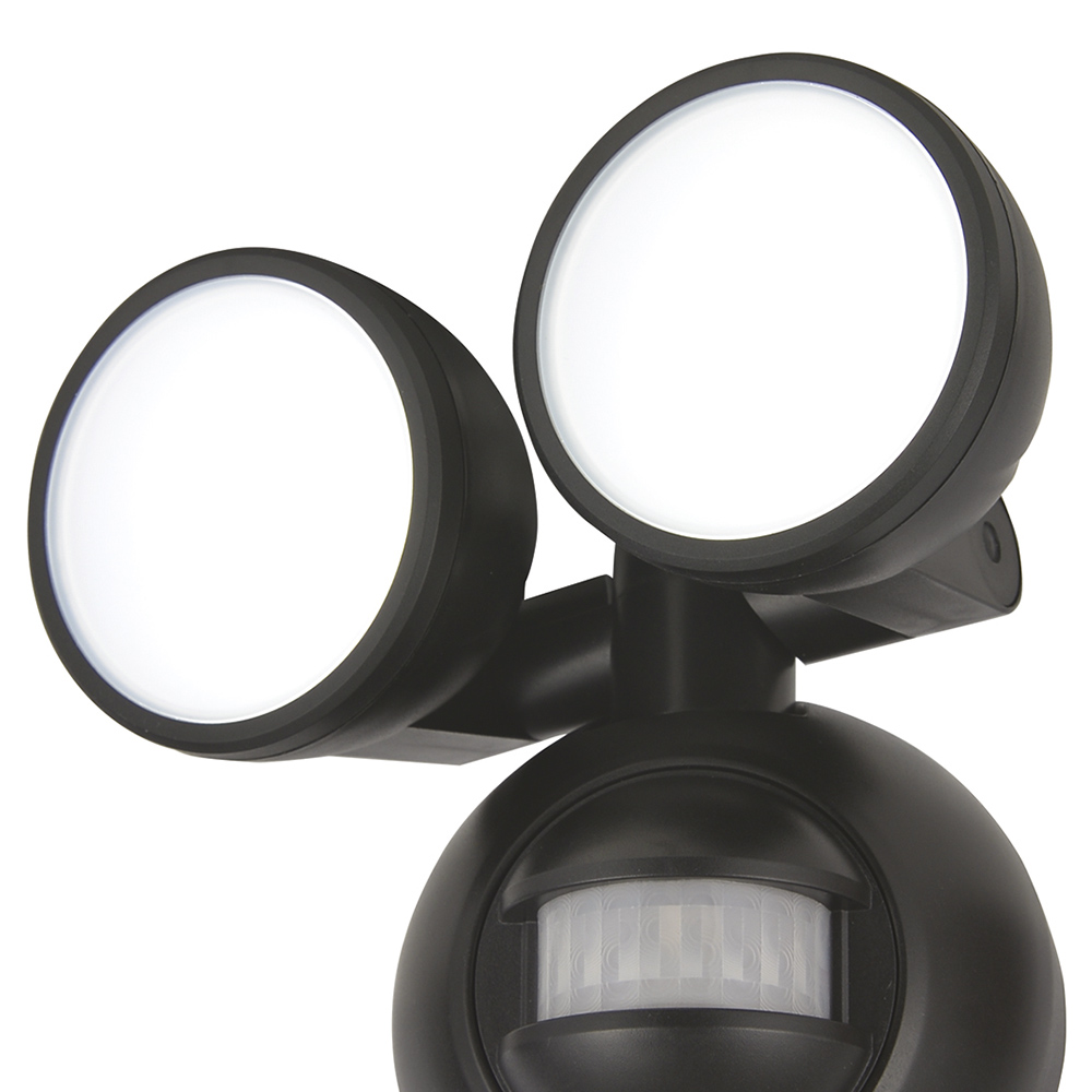 Wilko Battery Operated LED Twin Spot Security Light With PIR Image 3