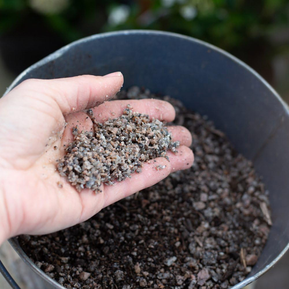 Thompson and Morgan Horticultural Plant Poting Grit 20kg Image 2
