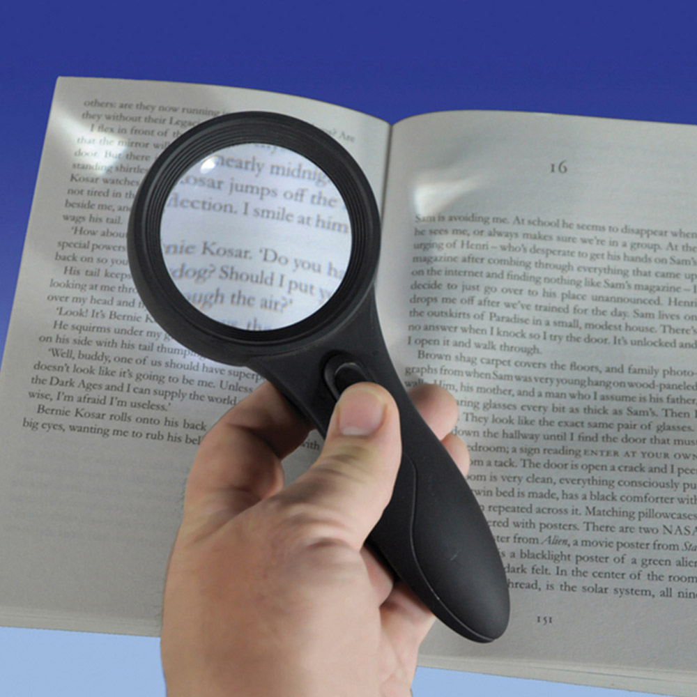 Aidapt Deluxe Comfort Grip Magnifier Image 2