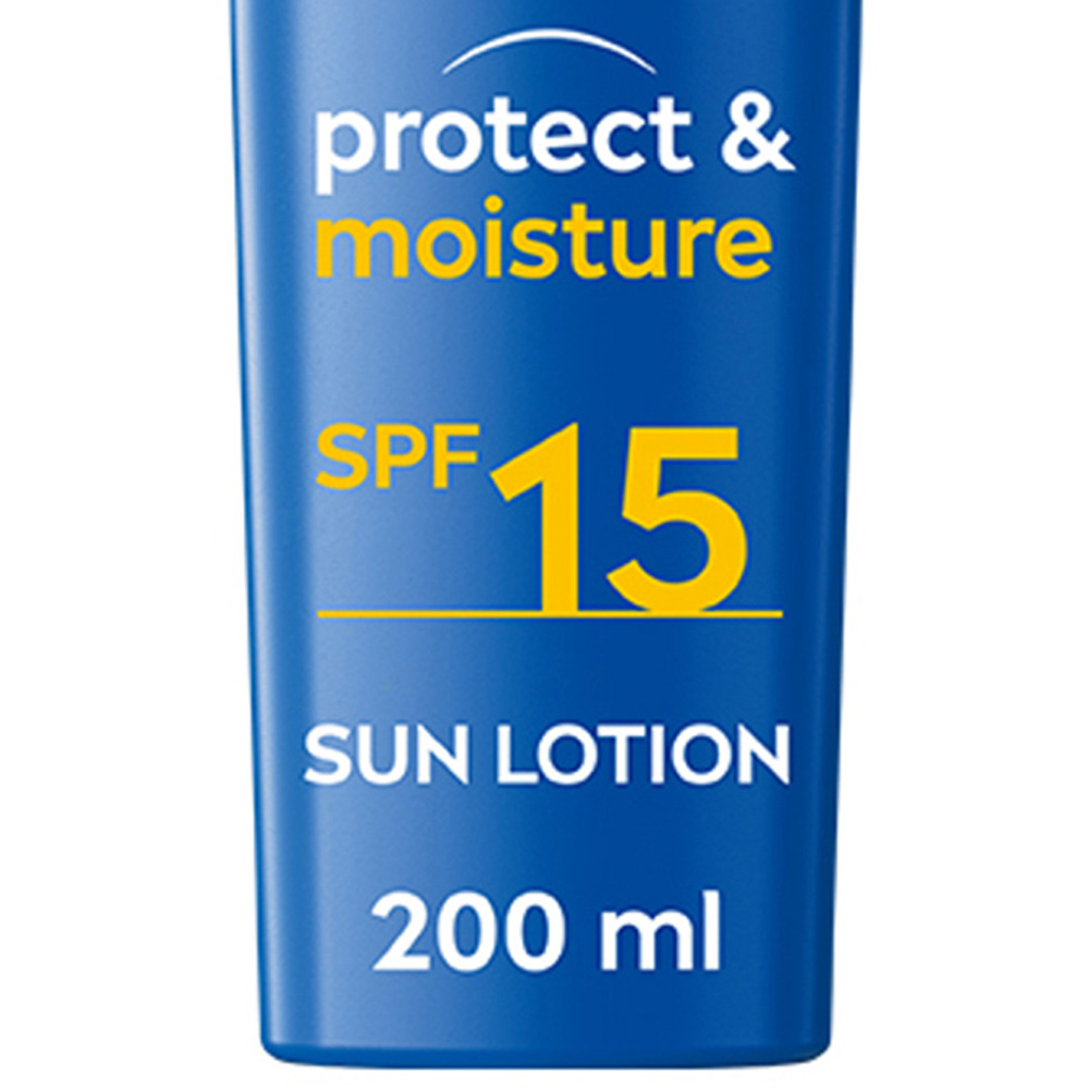Nivea Sun Protect and Moisture Sun Cream Lotion SPF15 200ml Image 3