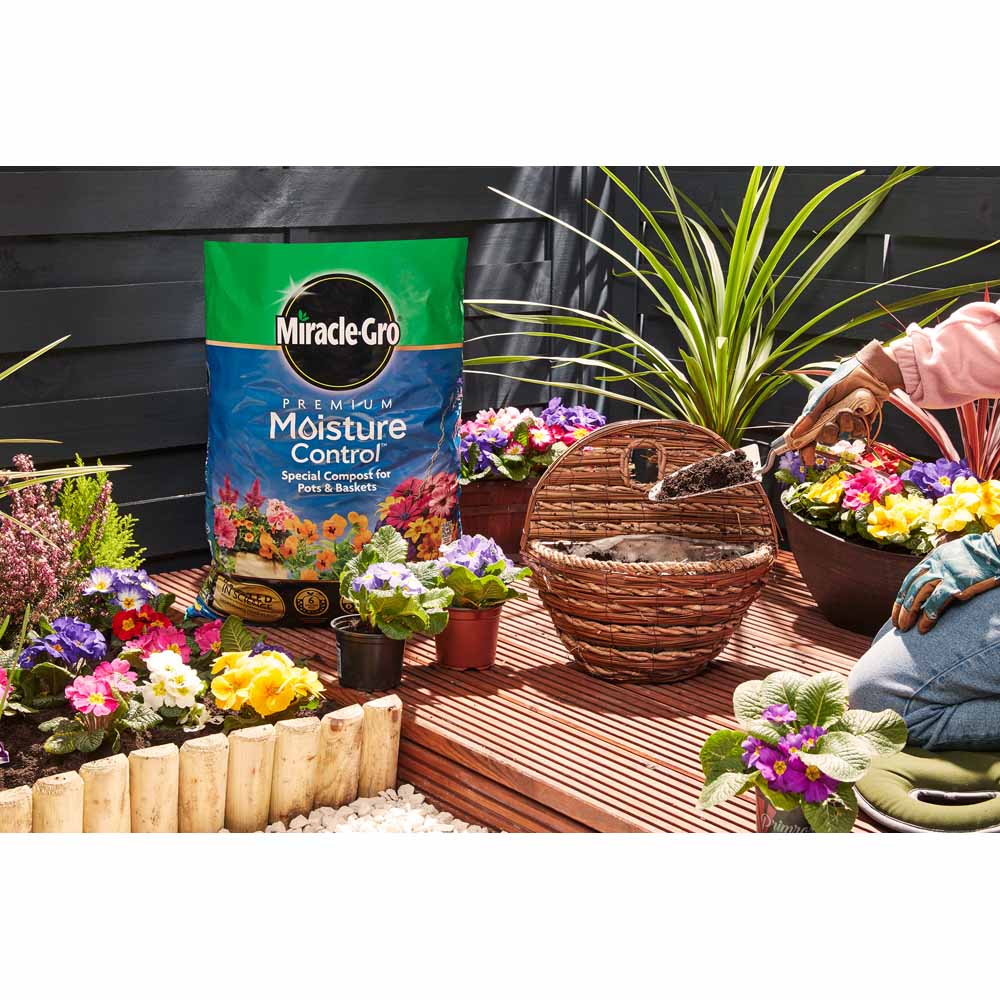 Miracle-Gro Moisture Control Compost 20L Image 3