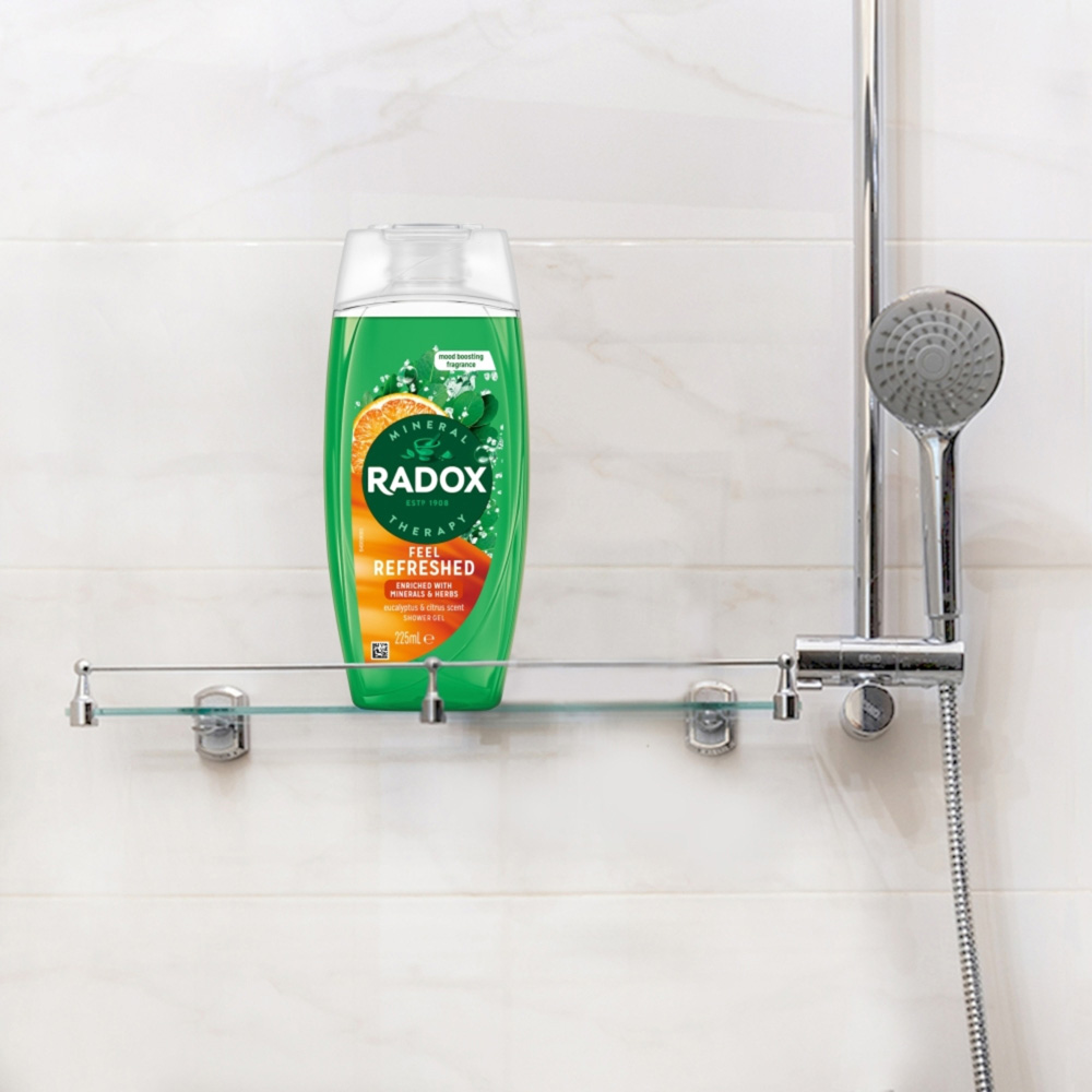Radox Feel Refreshed Eucalyptus and Citrus Scent Shower Gel 225ml 6 Pack Image 2