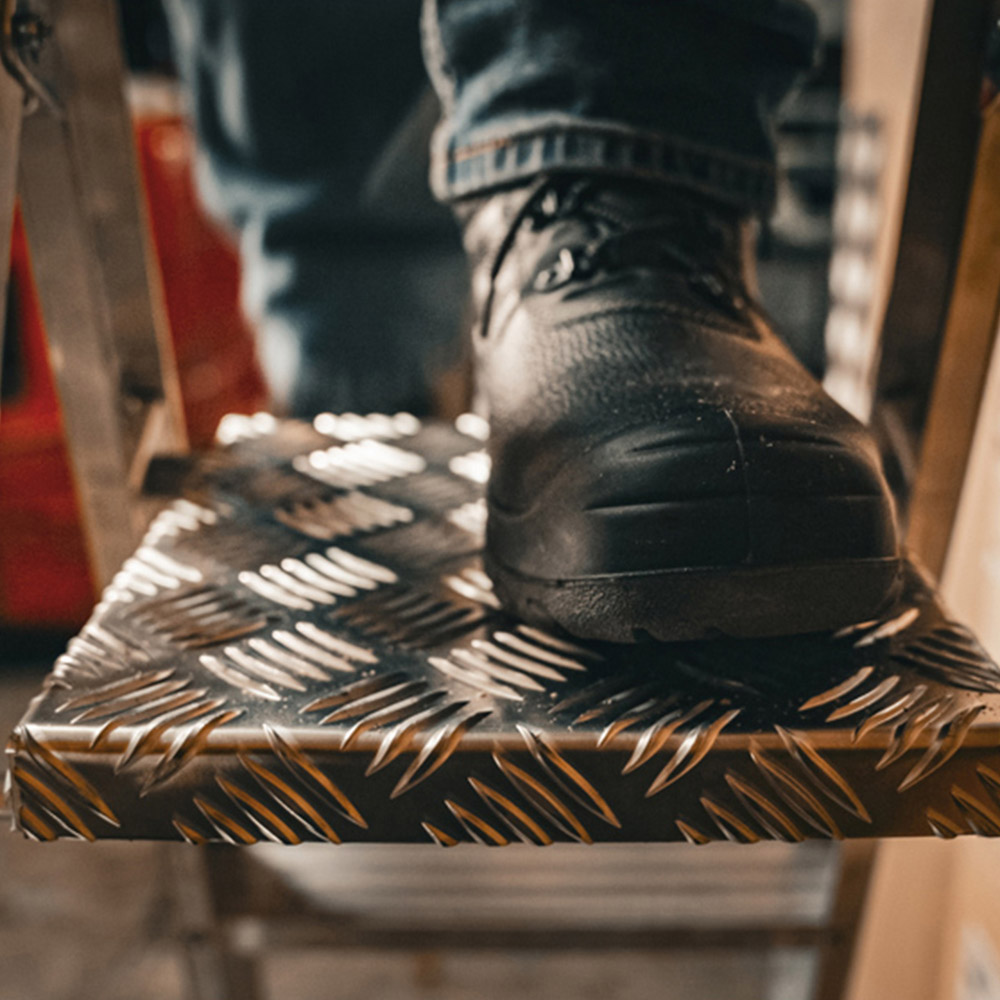 Lyte Ladders and Towers MagnaStep 7 Tread Aluminium Platform Step Ladder Image 6