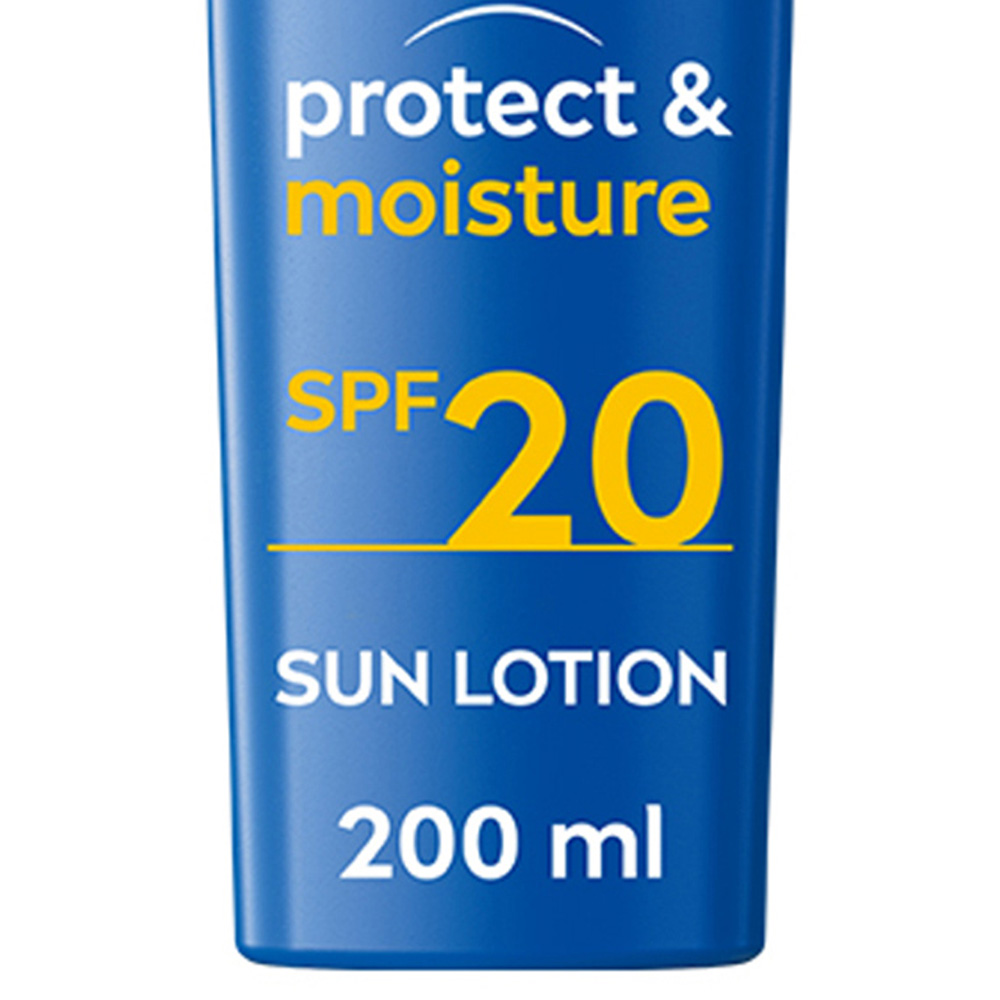 Nivea Sun Protect and Moisture Sun Cream Lotion SPF20 200ml Image 3