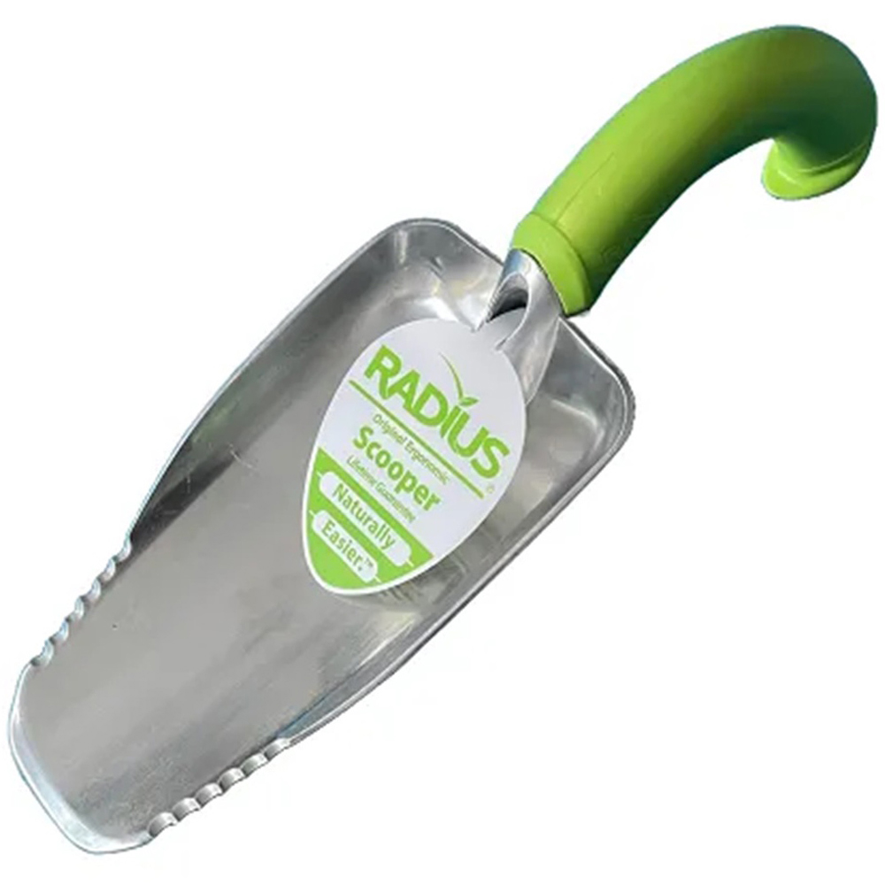 Radius Garden Ergonomic Scooper Image 1