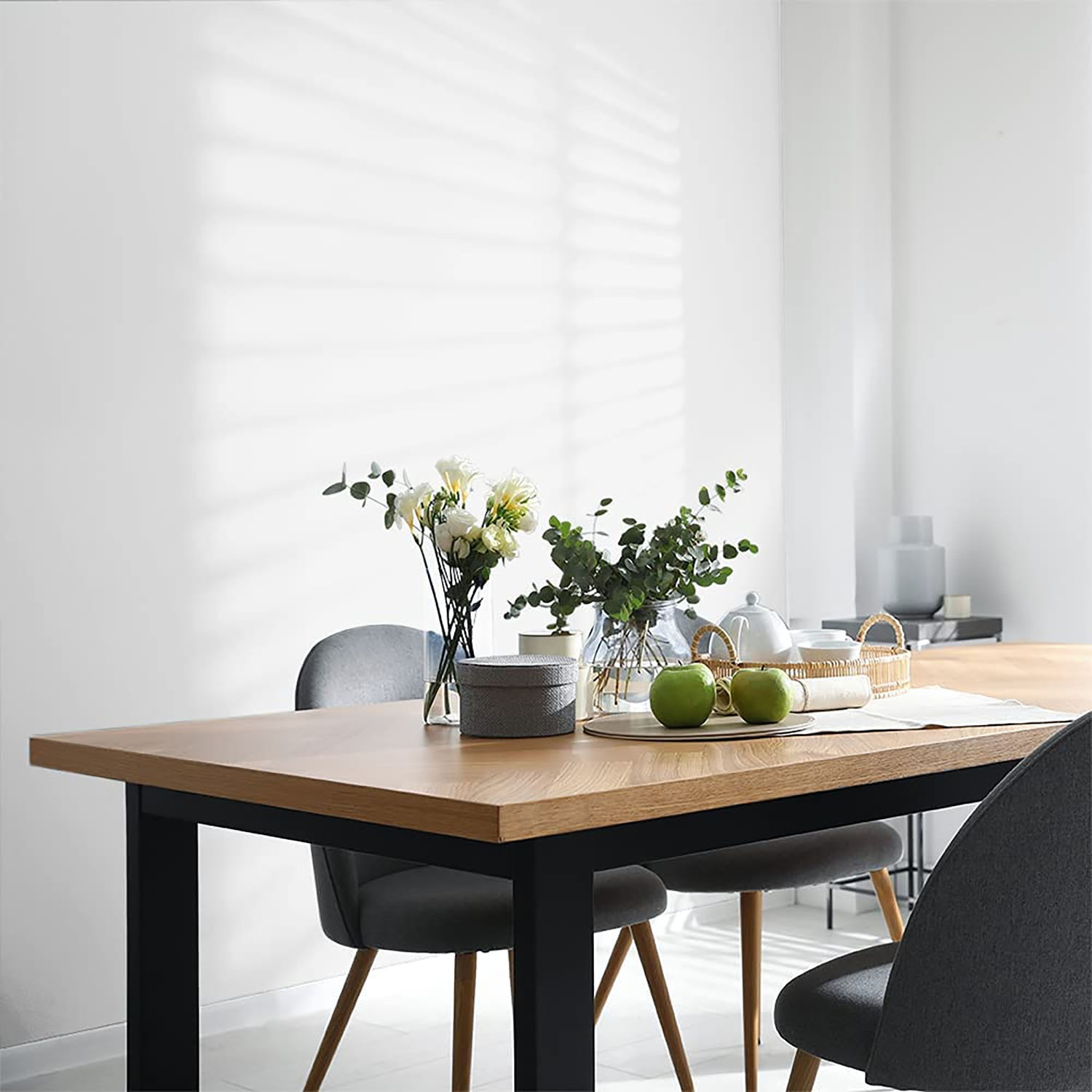 Johnstones One Coat Matt Paint - Pure Brilliant White Image 4