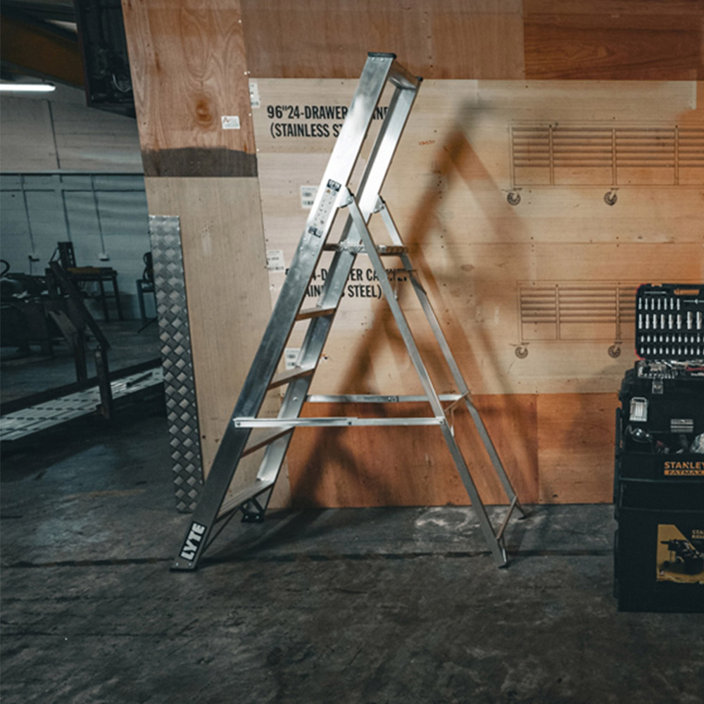 Lyte Ladders and Towers MagnaStep 4 Tread Aluminium Platform Step Ladder Image 2