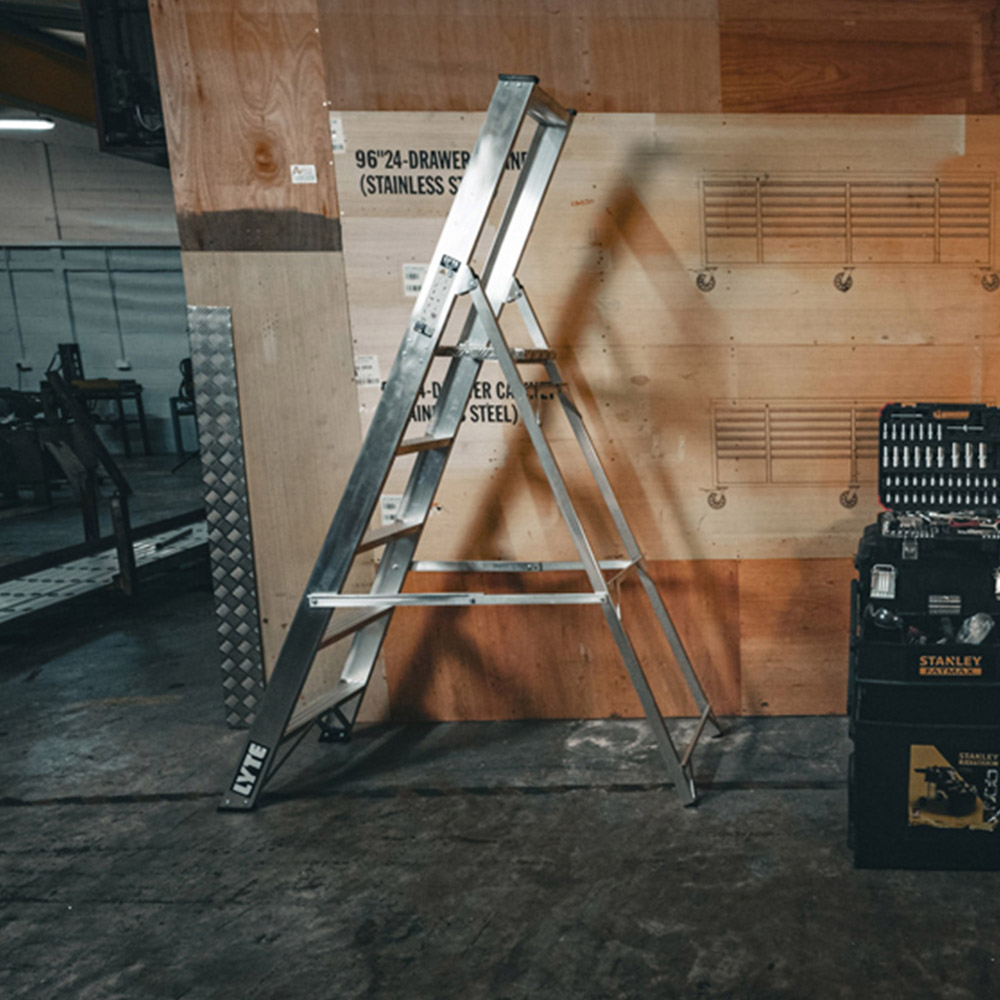 Lyte Ladders and Towers MagnaStep 6 Tread Aluminium Platform Step Ladder Image 2