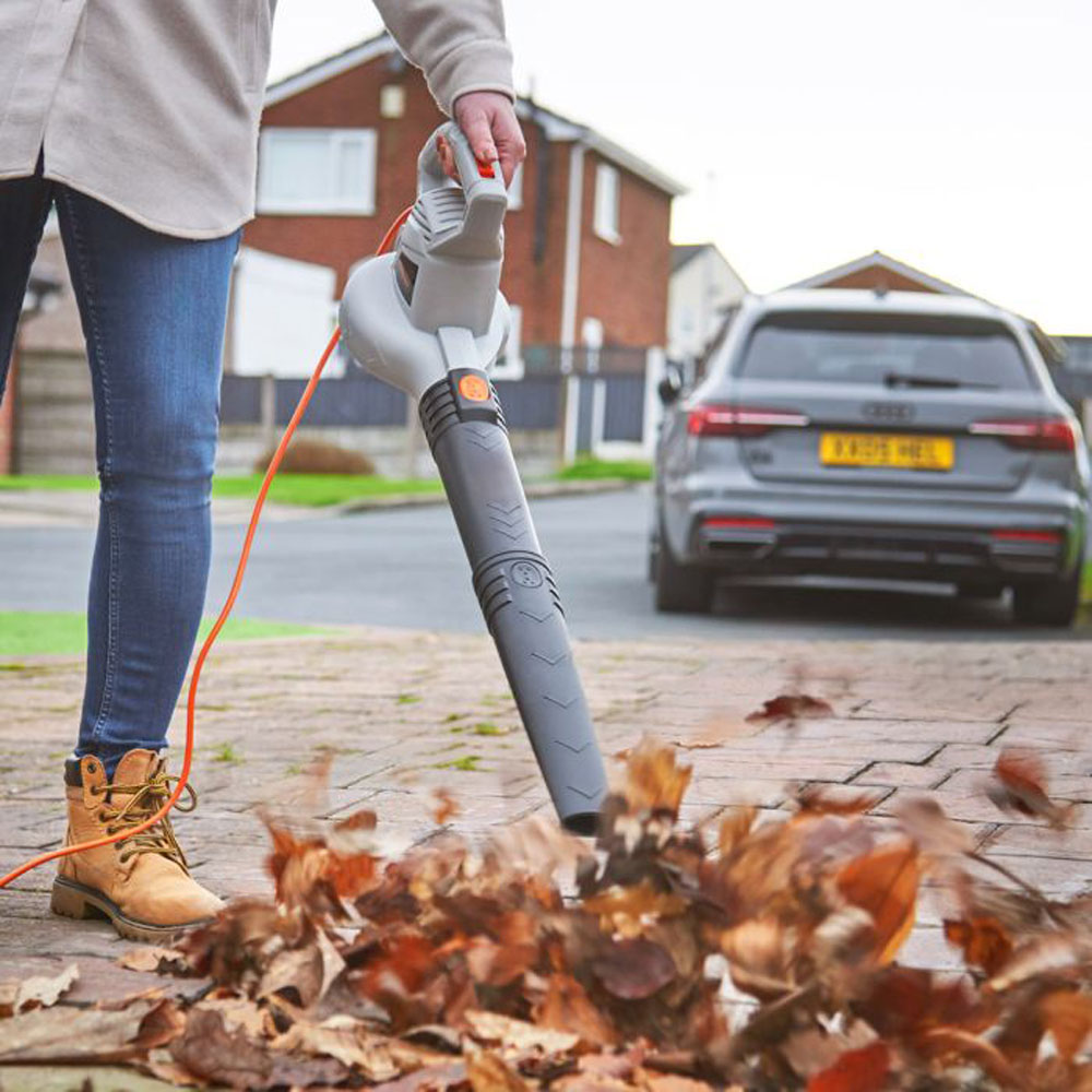 VonHaus Corded Leaf Blower 3000W Image 3