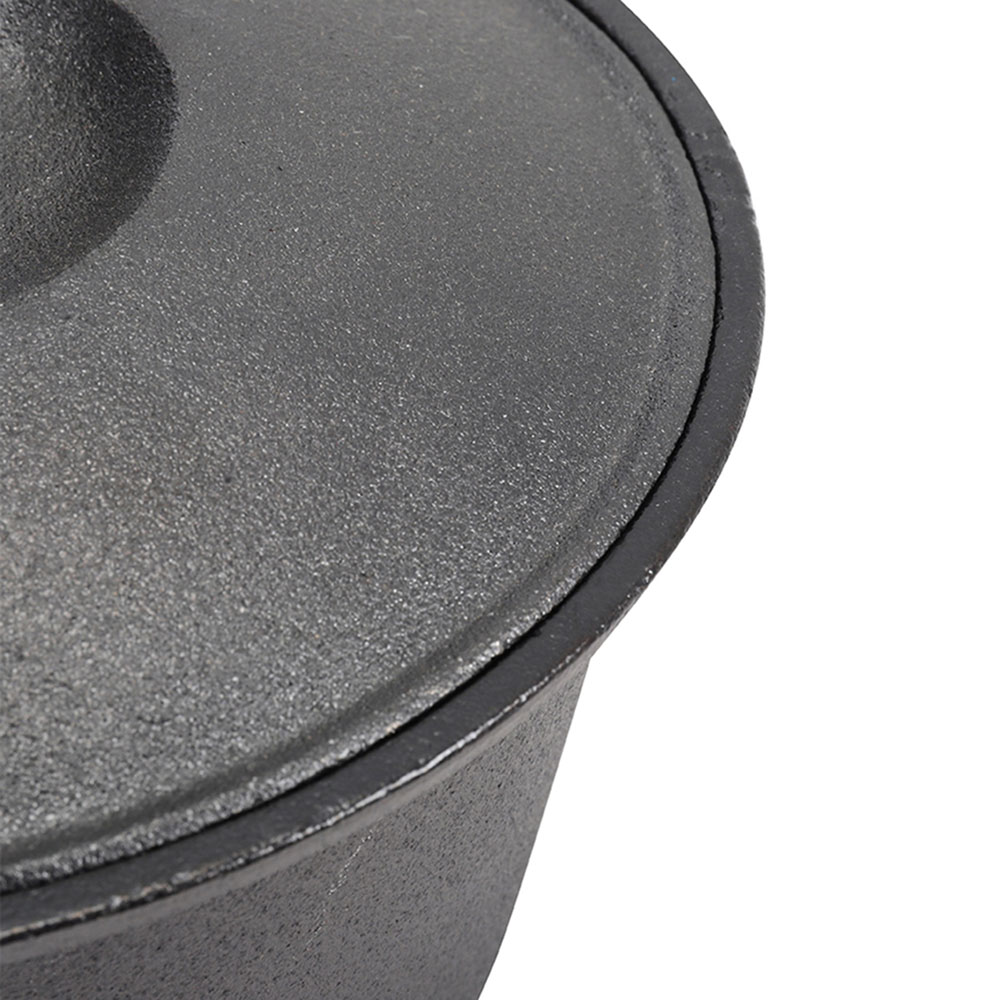 Living and Home Pre-Seasoned Cast Iron Saucepan with Lid 2.5L Image 5