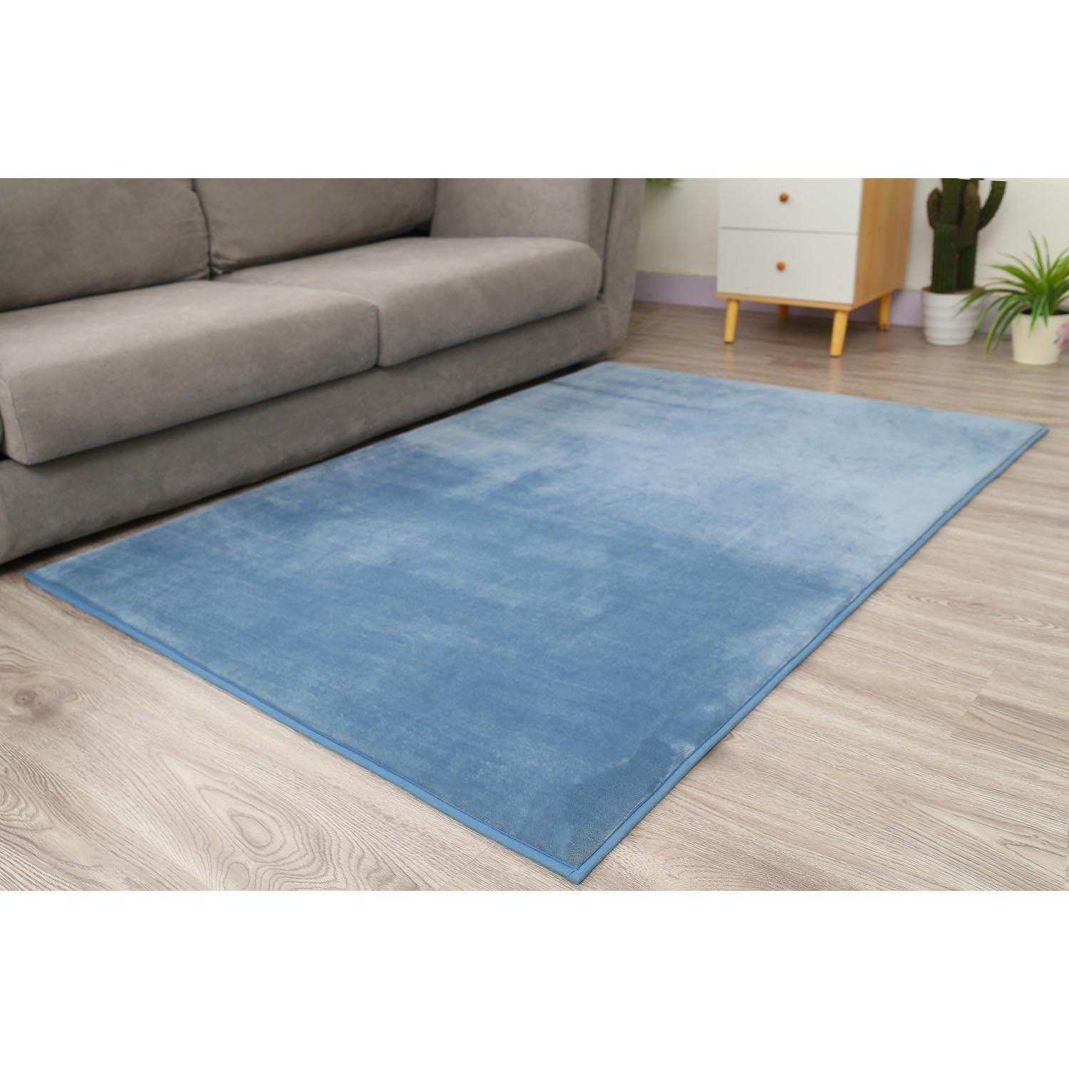 Blue Flannel Cosy Rug 160 x 110cm Image 2