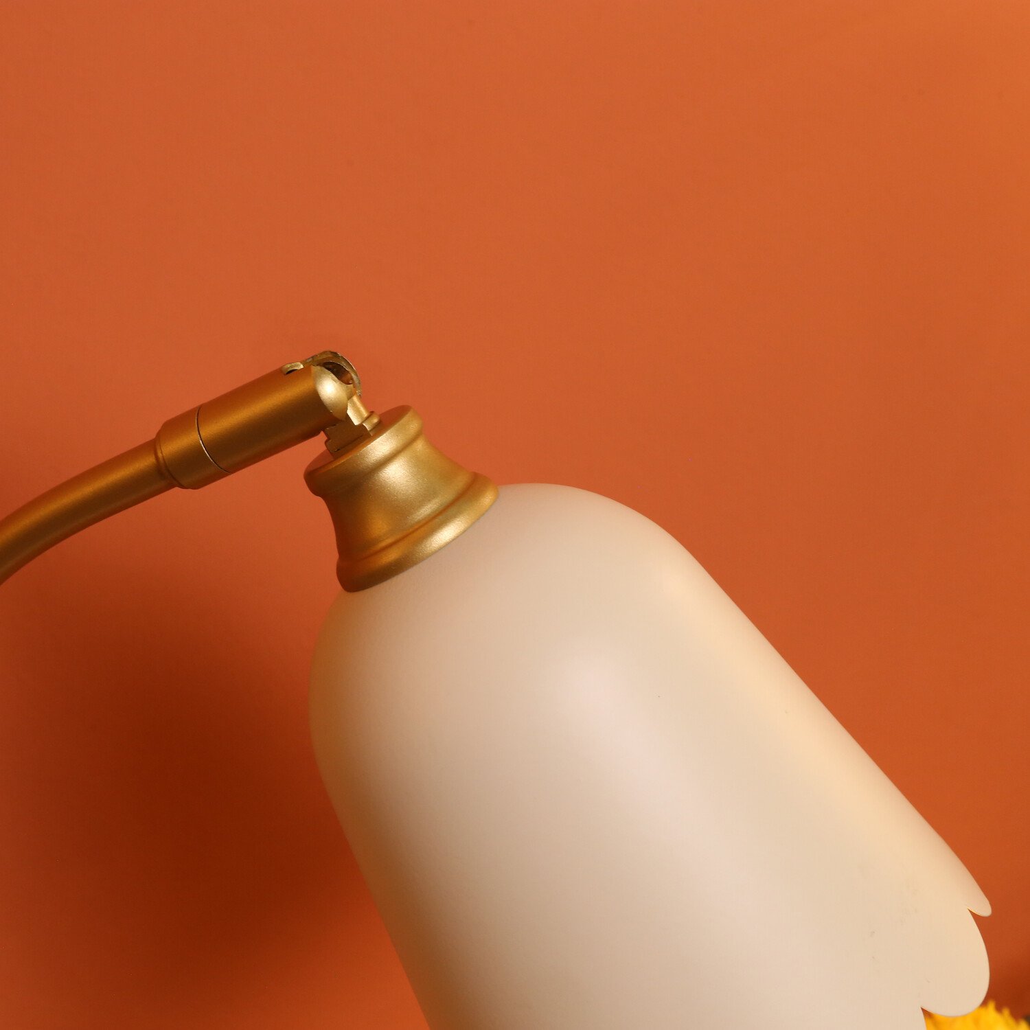 Scalloped Table Lamp Cream Image 4