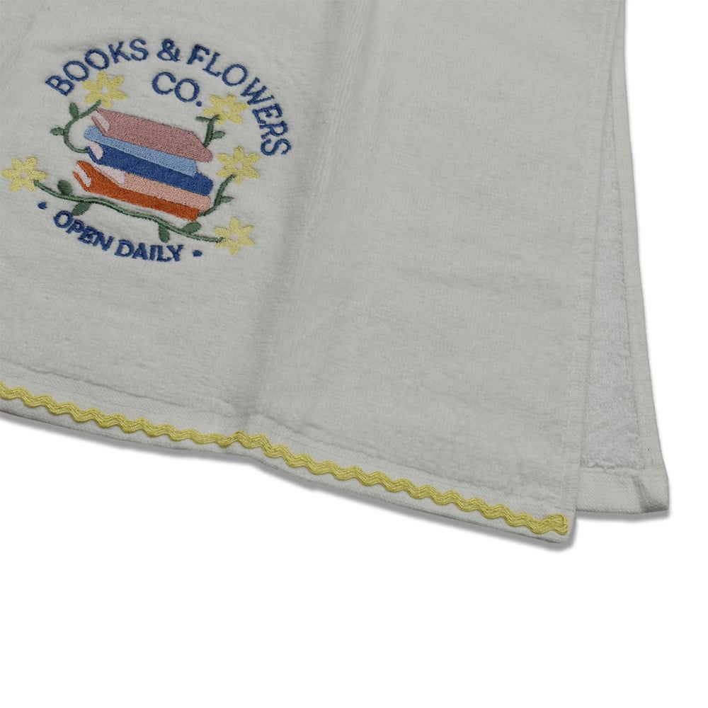 Kitchen Trends 3 Piece Books & Flowers Tea Towel Set Image 3