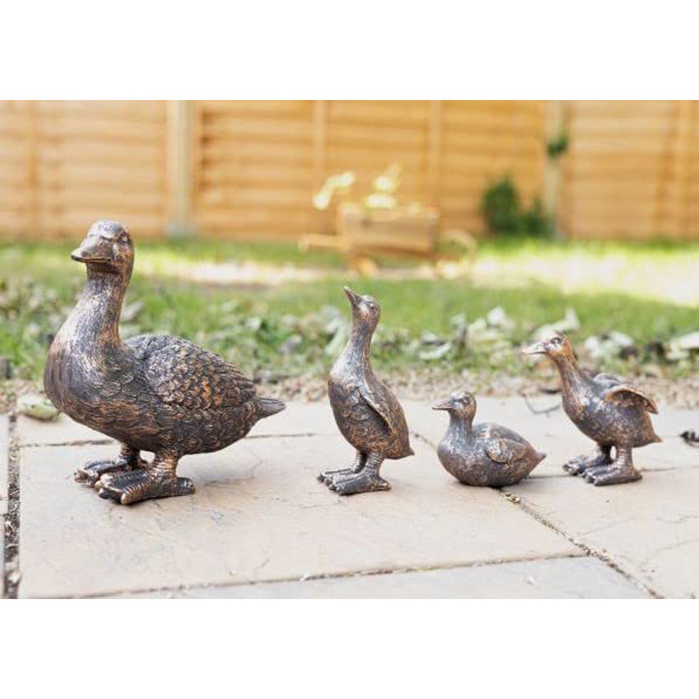 Marco Paul Mum and 3 Baby Ducks Garden Ornament Image 7