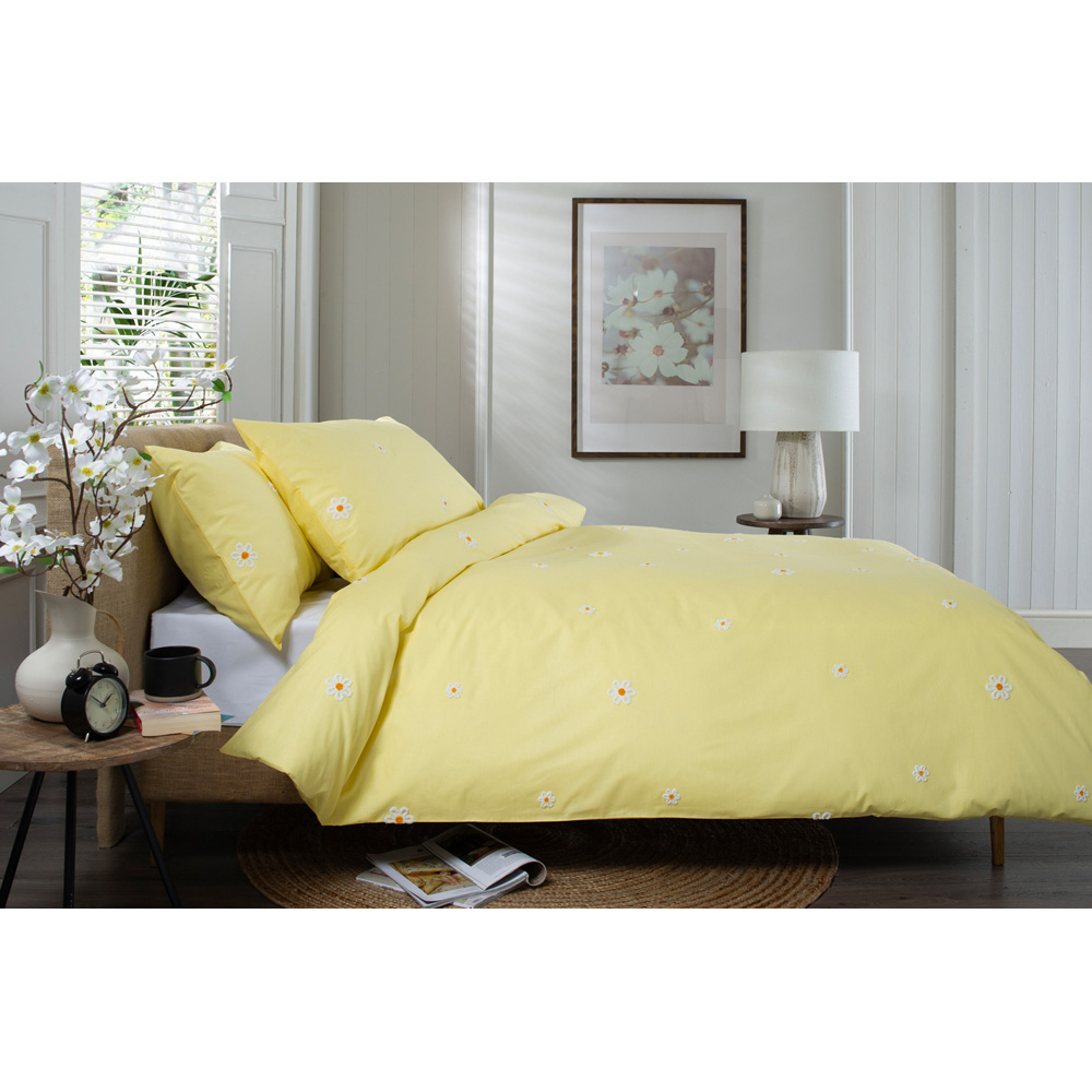The Lyndon Company Tufted Daisy King Size Yellow Duvet Set Image 2