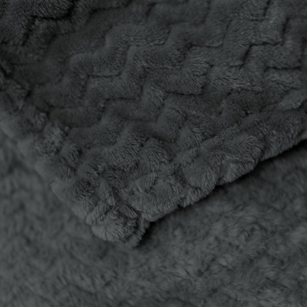 Velosso Charcoal Moda Plush Throw 127 x 152cm Image 3