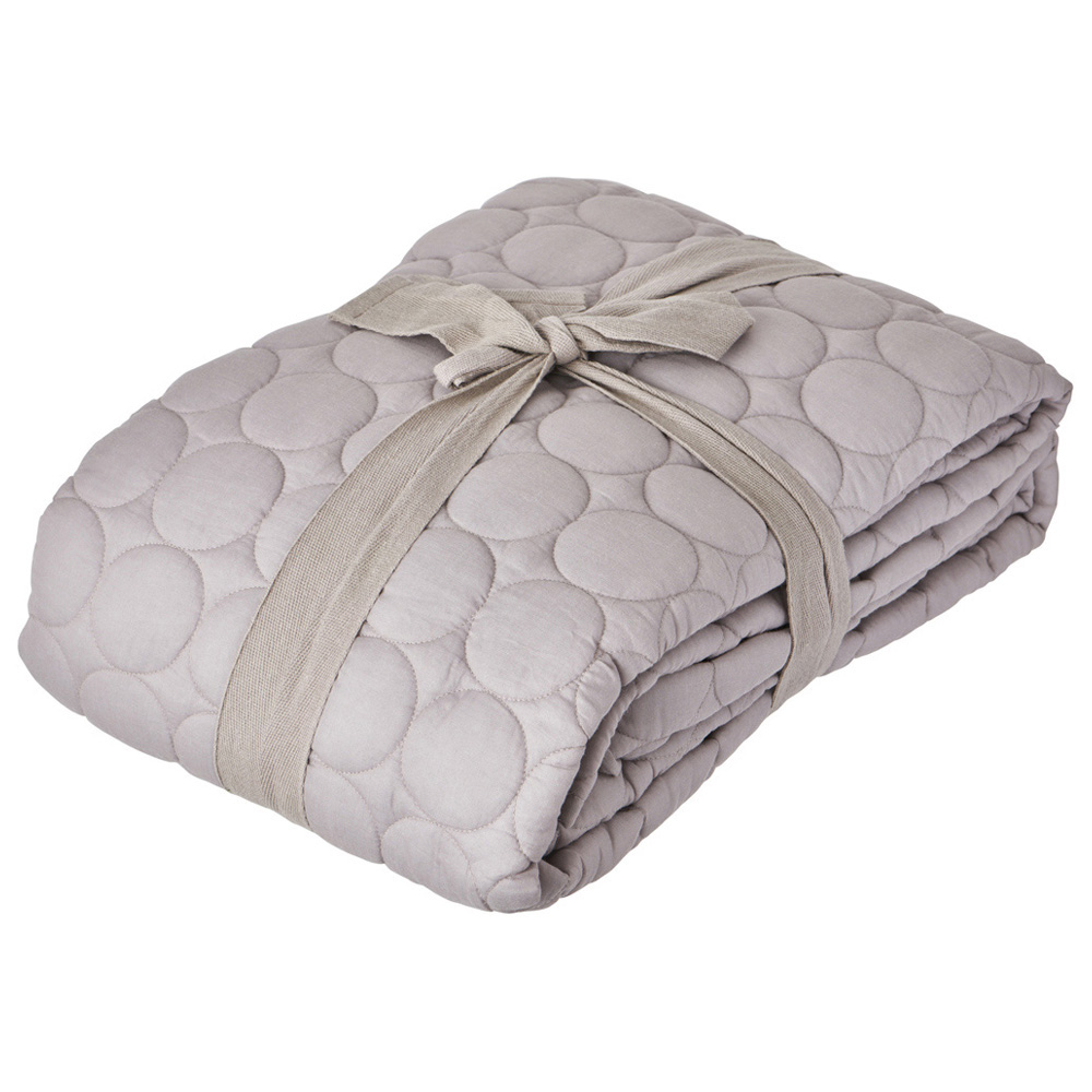 Wilko Quilted Throw 130 x 170cm 130 x 170cm Image 1