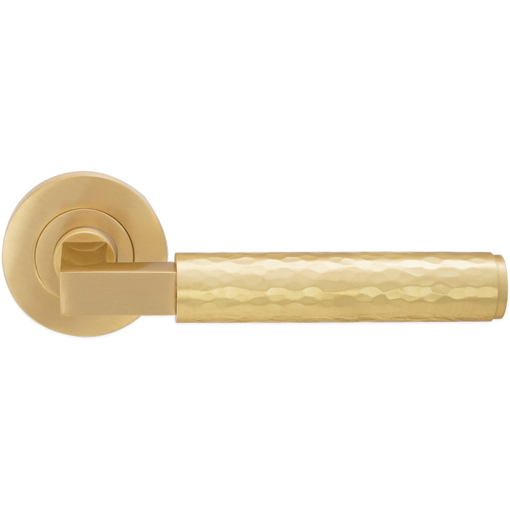 Spira Brass Hammered Knurlmond Satin Brass Lever on Rose Door Handle 2 Pack Image 3