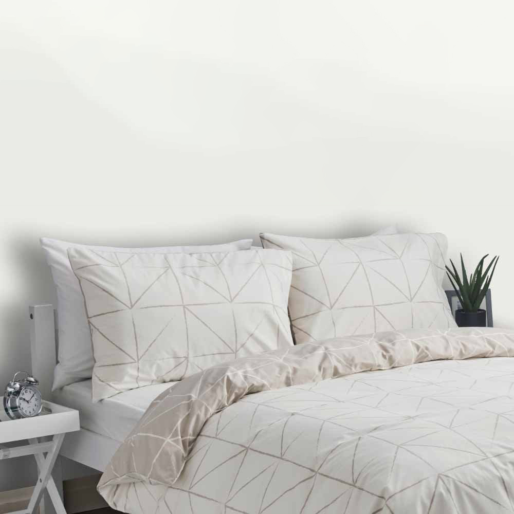 Wilko Quick One Coat Chalk White Matt Emulsion Paint 2.5L Image 5