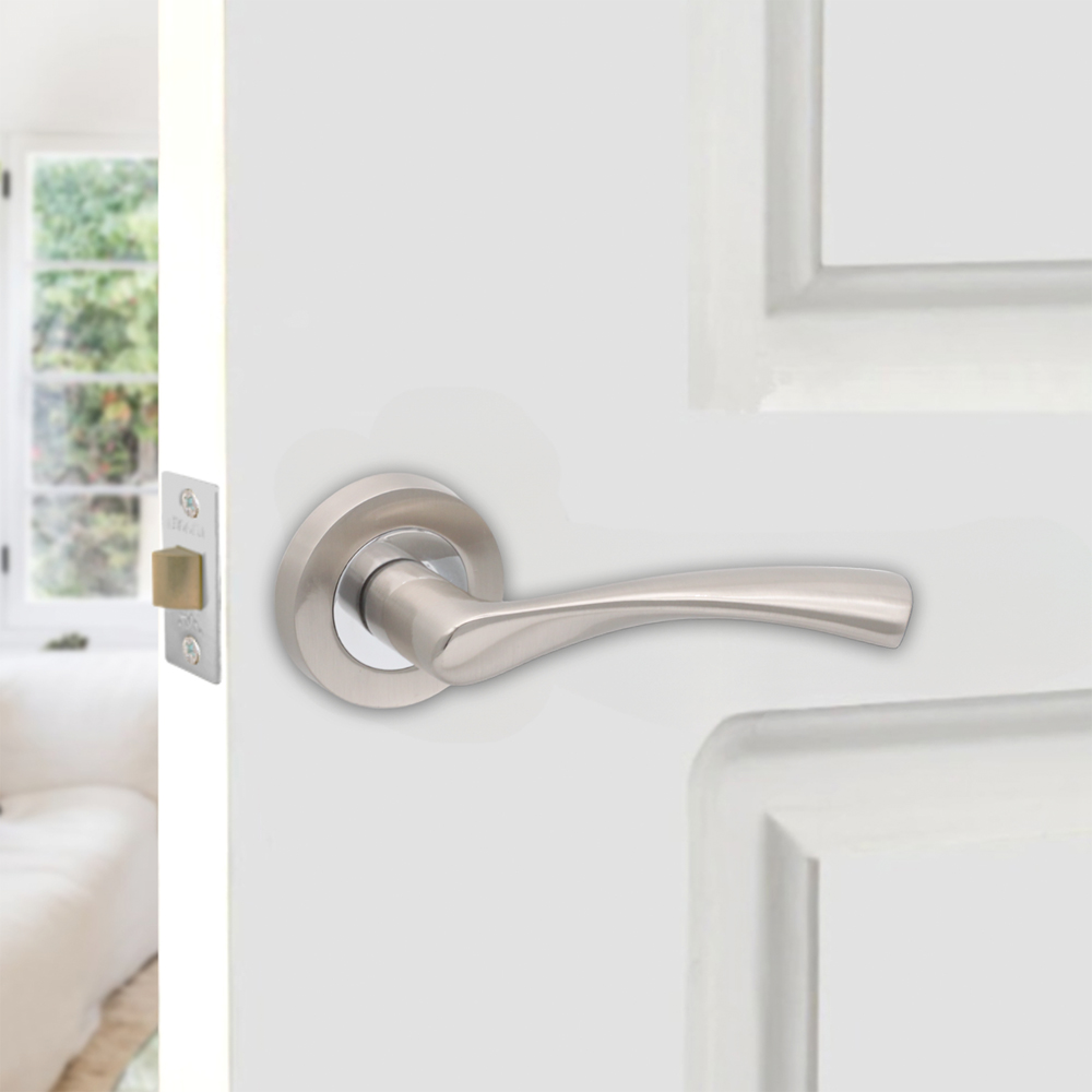 Spira Brass Mercury Dual Tone Lever Door Handle 2 Pack Image 2