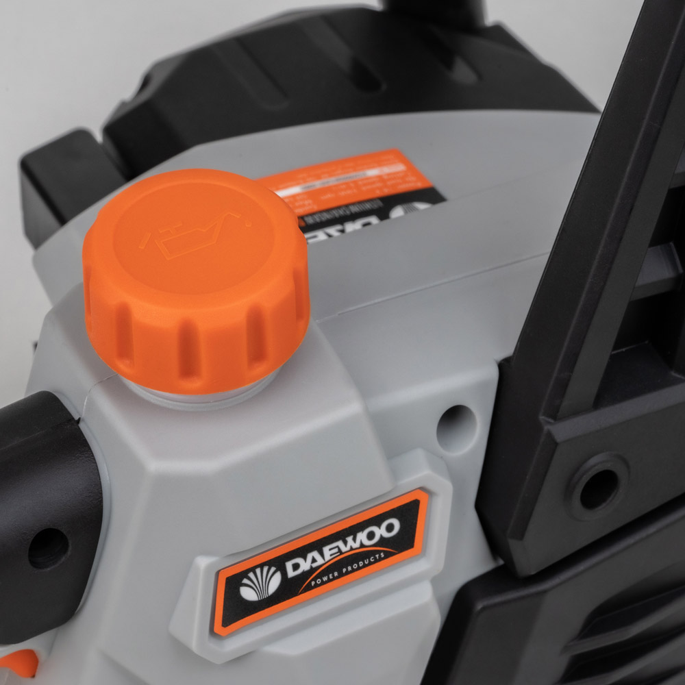 Daewoo U-Force Cordless Chainsaw with 1 x 2.0Ah Battery Charger 25cm Image 5