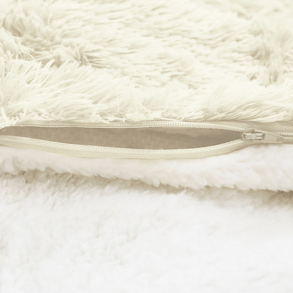 Velosso Alaska Super King Size Cream Faux Fur Duvet Set Image 3