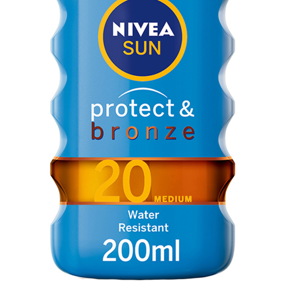Nivea Sun Protect and Bronze Oil Spray SPF20 200ml Image 3