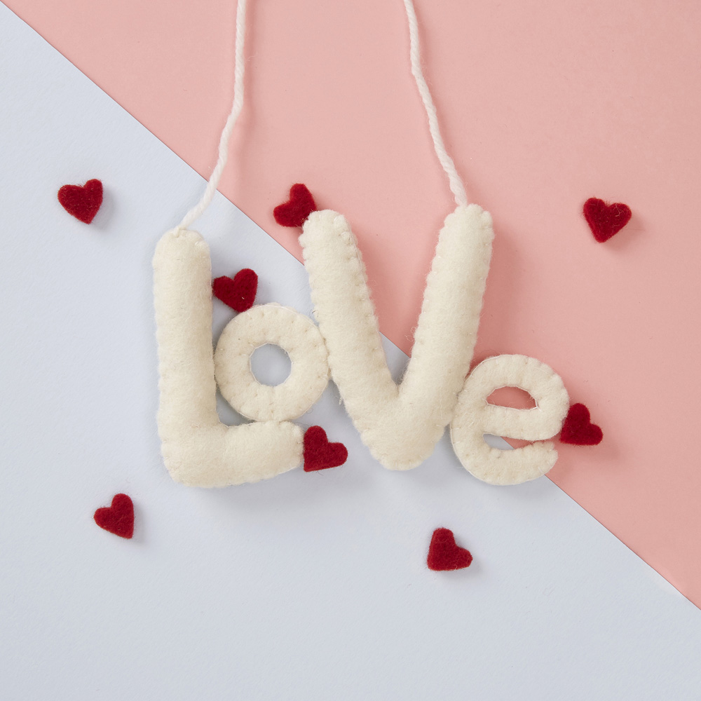 Simply Make Love with Hearts Multicolour Felt Craft Kit Image 2