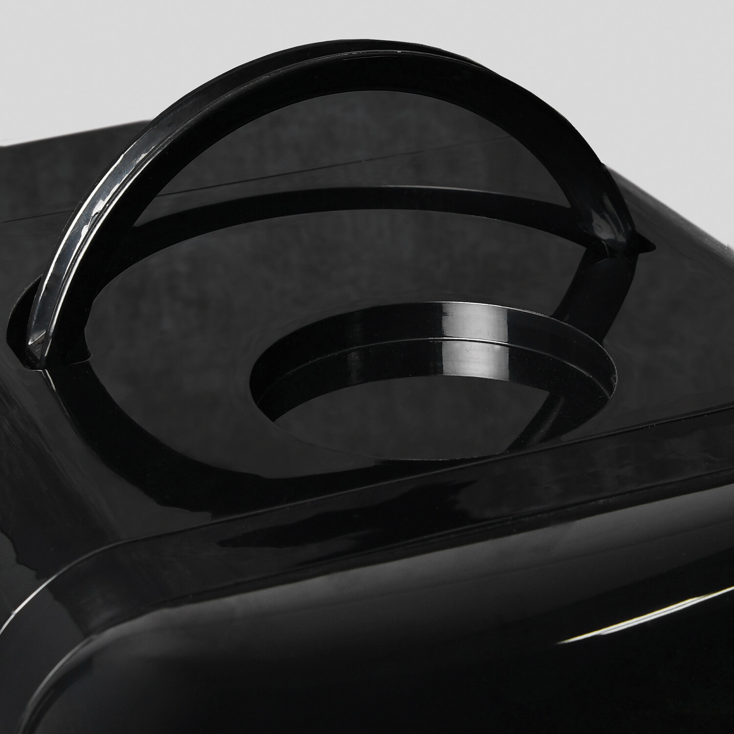 Kitchen Master Mini Fridge 4L Black Image 7