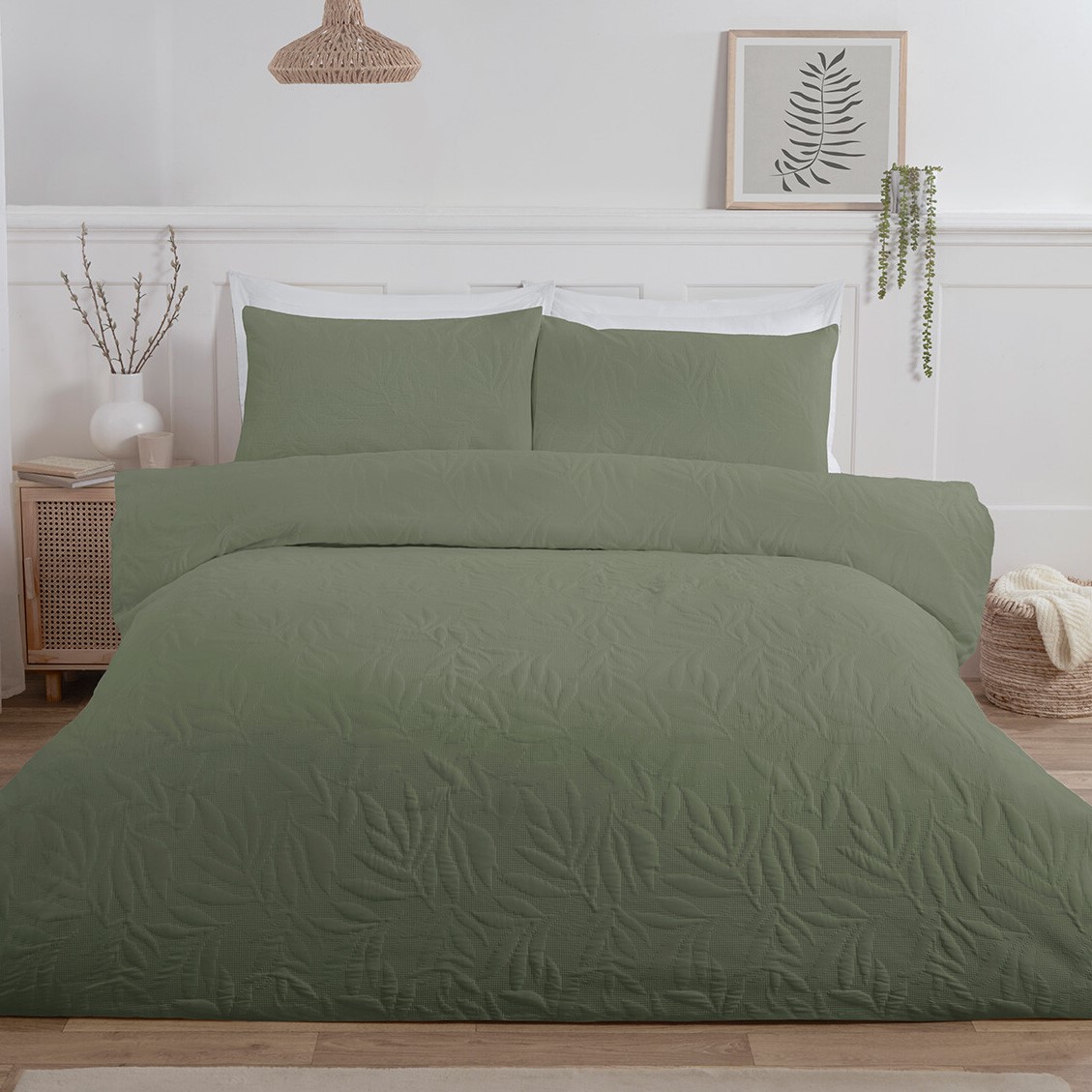 Avery Leaf Duvet Cover and Pillowcase Set - Olive Green / Superking Image 1