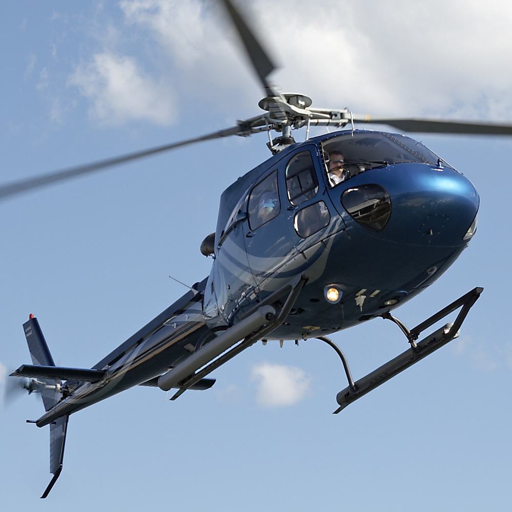 Activity Superstore Helicopter Flight with Bubbly Glass and Chocolates Gift Experience Image 3