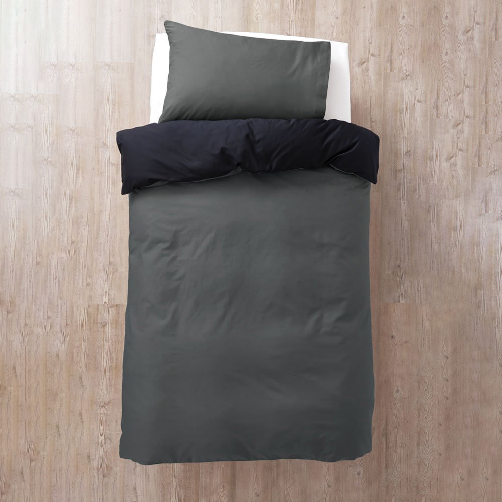 Wilko Single Black and Charcoal 144 Thread Count Reversible Duvet Set Image 1