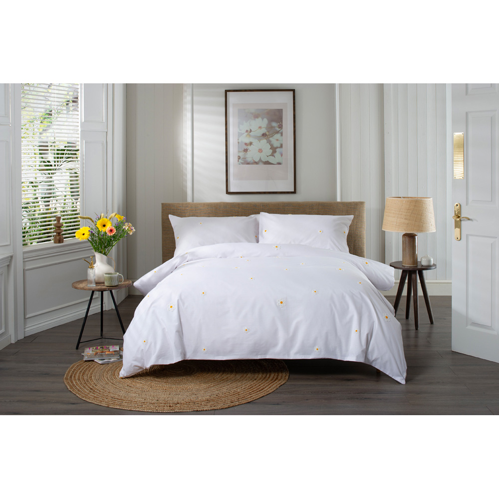 The Lyndon Company Tufted Daisy Super King Size White Duvet Set Image 3
