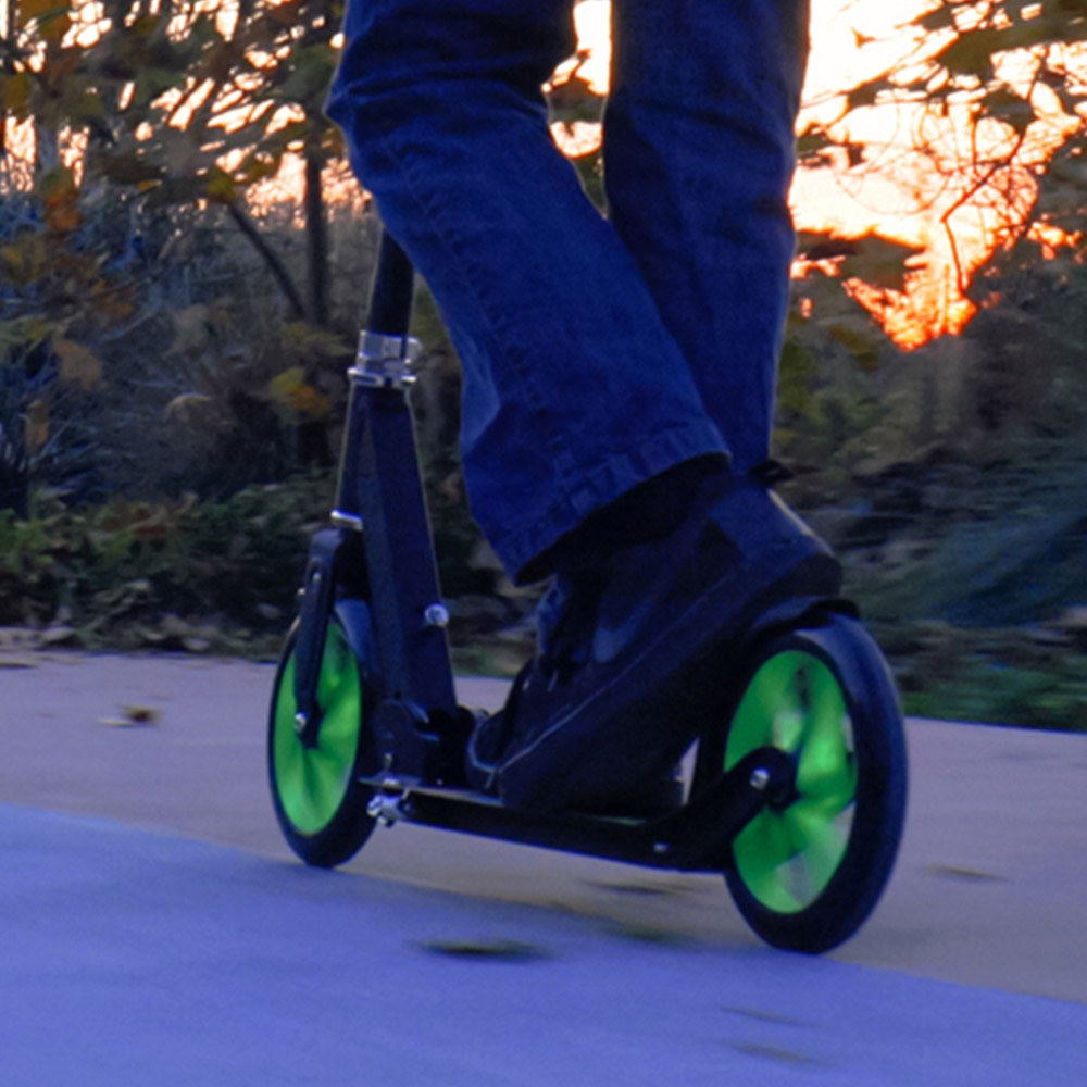 Razor Green A5 LUX Lighted Scooter Image 2