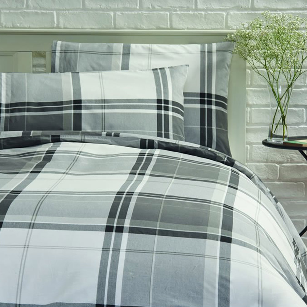 Wilko Double Black and Grey 144 Thread Count Checked Duvet Set Image